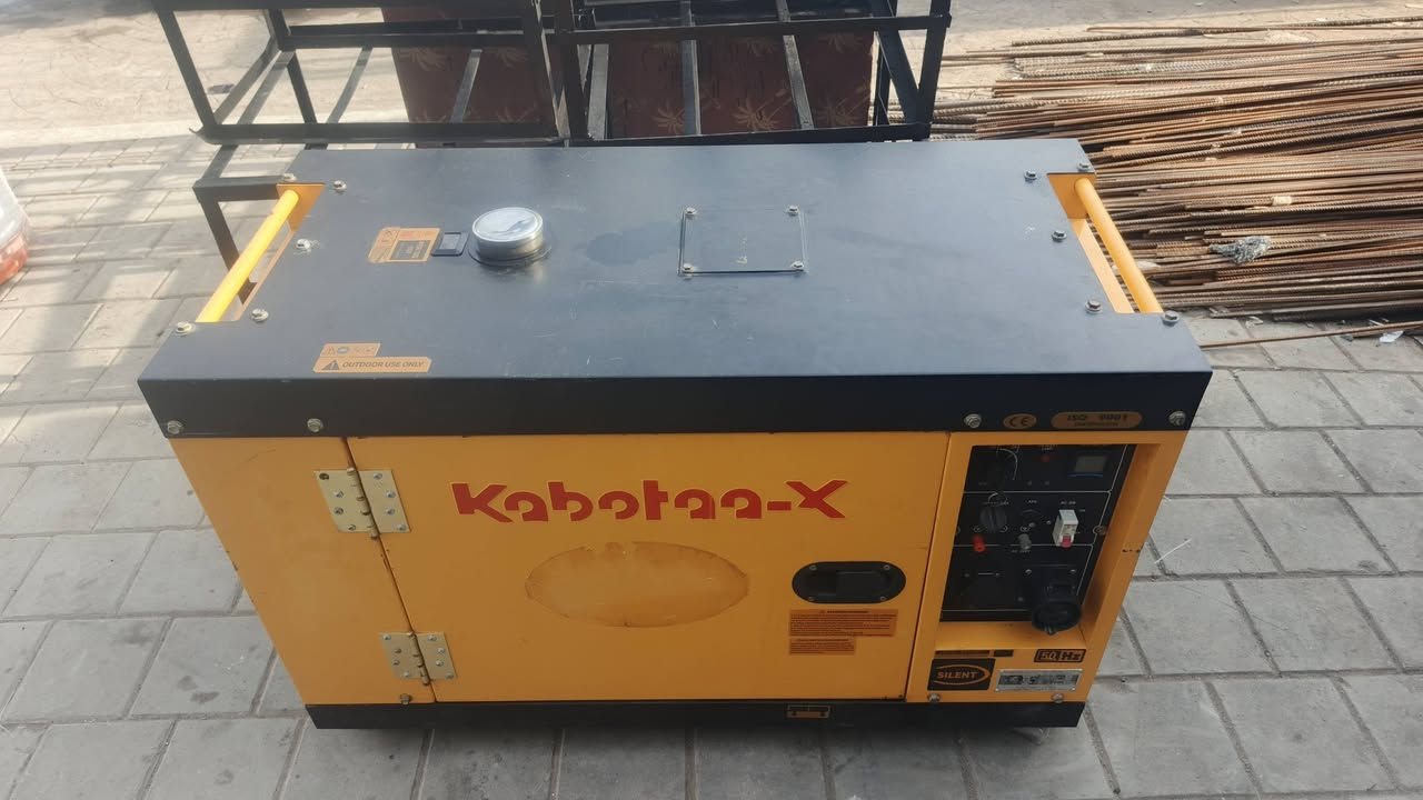 السلام عليكم مولدة كابوته كاتم كاز للبيع نظيفة باتريها ضعيف شغالة مليون 200 بغداد حي البنوك ***********
