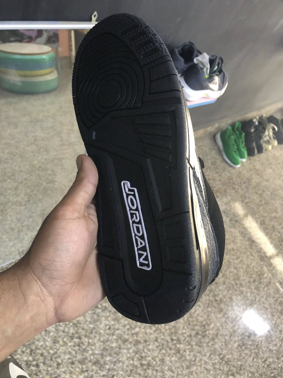 جوردن سوبر ماستر
قياس 41 
سعر 25 
توصيل جميع محافظات 5


**إذا كنت صاحب هذا الإعلان وتريد حذفه لأي سبب، رجاءا أرسل رسالة إلى الدعم الفني**