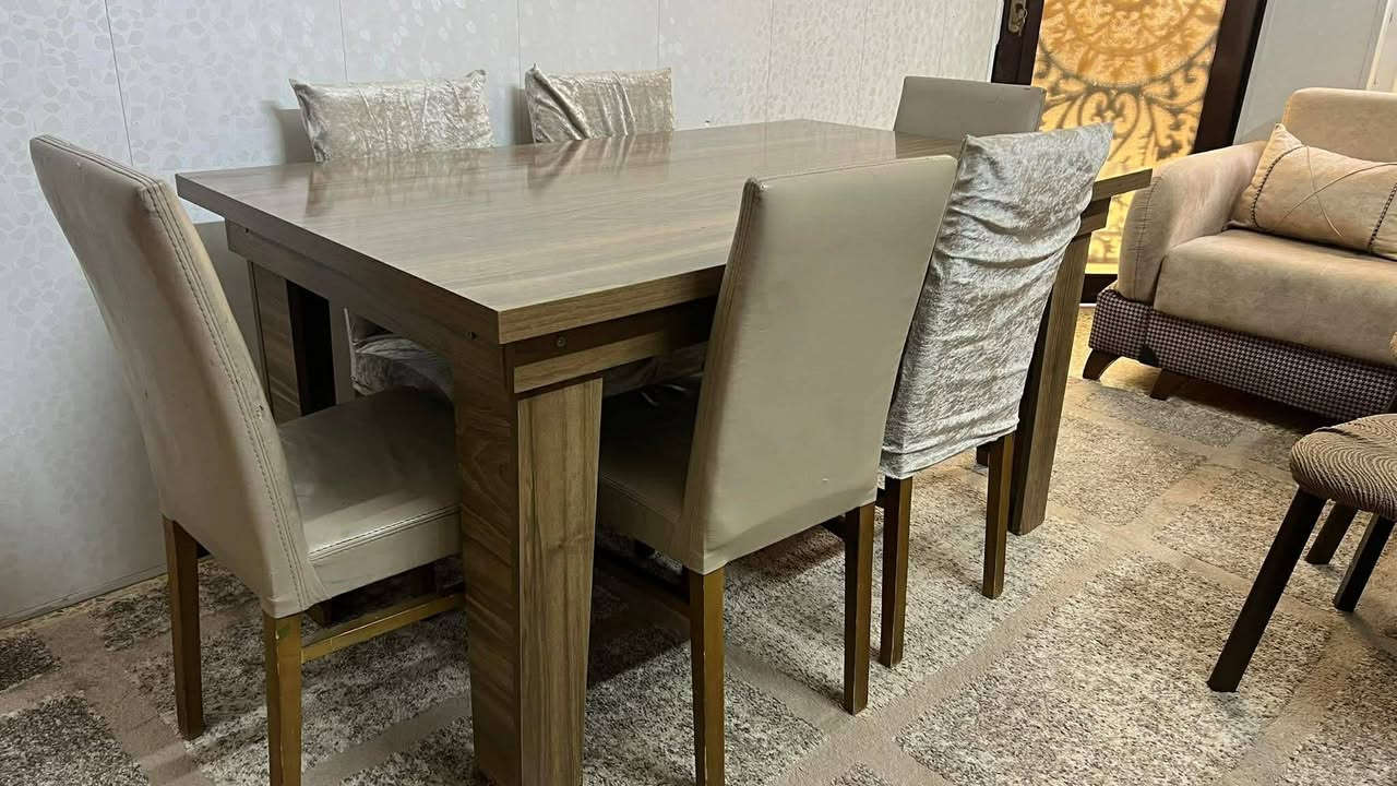 ميز طعام  مع ٦ كراسي طول متر ونص وعرض ٩٠  نظافتهم فوق الوسط   سعر 125 الف واي استفسار عل خاص


**إذا كنت صاحب هذا الإعلان وتريد حذفه لأي سبب، رجاءا أرسل رسالة إلى الدعم الفني**