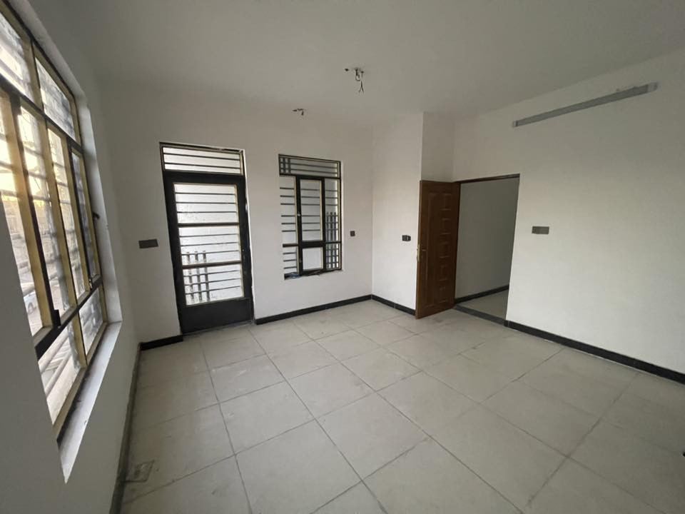 سلام عليكم دار  لل ايجار بيت زيرو جديد يحتوي ع طابق الاول استقبال  مطبخ وحمام مشترك طابق ثاني يحتوي ع غرف عدد ٢  وبلكونه يحتوي ع بيتونه وسطح  يؤجر الى عائله صغيره ايجار سعره ٤٠٠ قفل  عنوان بيت الدوره ابو دشير شارع الضغط استفسار اتصال ع رقم ***********
