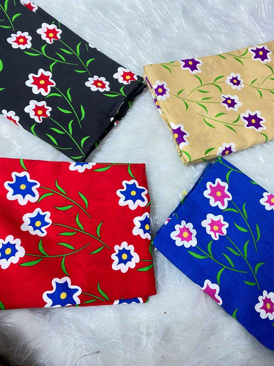 كشمير ايطالي قطني بطرحات جديده🔥🔥القطعه مترين ونص 
للحجز ***********او مراسلة البيج وسيتم الرد 
تتوفر خدمه توصيل بغداد وكل مناطق العراق ((5))
افحص طلبك بوجود المندوب واي اختلاف الك حق الرفض 🤝🤝🤝🤝🤝
