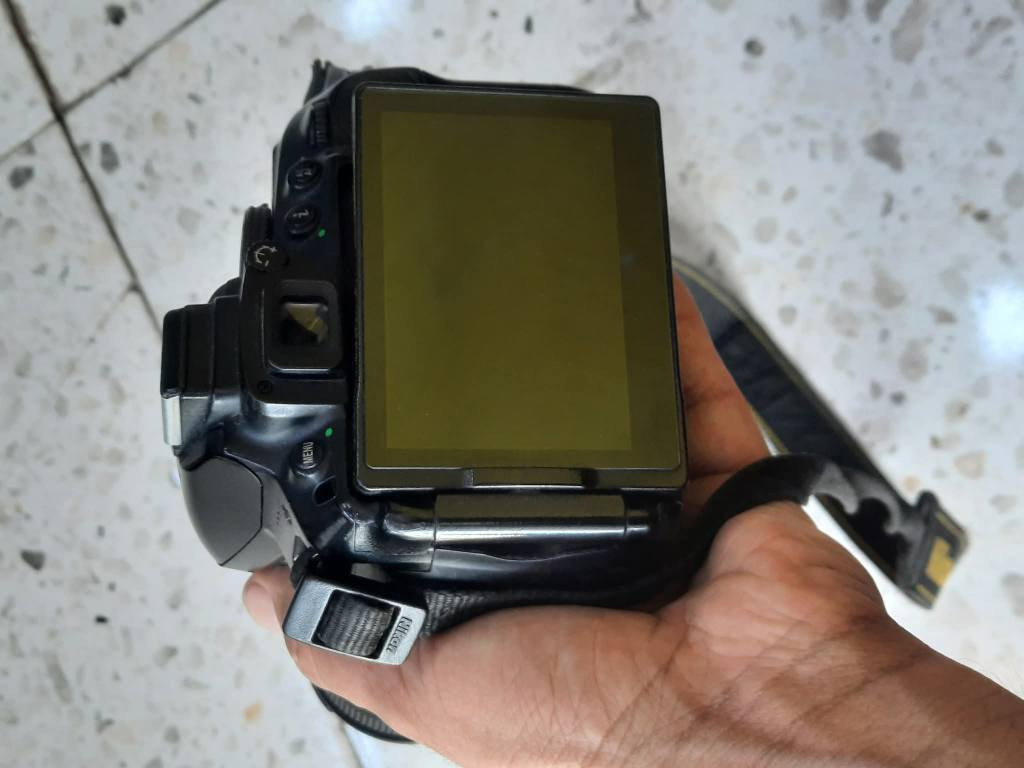 سلام عليكم كامره نيكون 5300 واي فاي  شاشه قلاب كامل ملحقات لاصليه عدسه لاصليه 18 55شاحنه بطاريه حزام كتف   يوجد توصيل جميع المحافظات العراق *********** النجف, العراق
