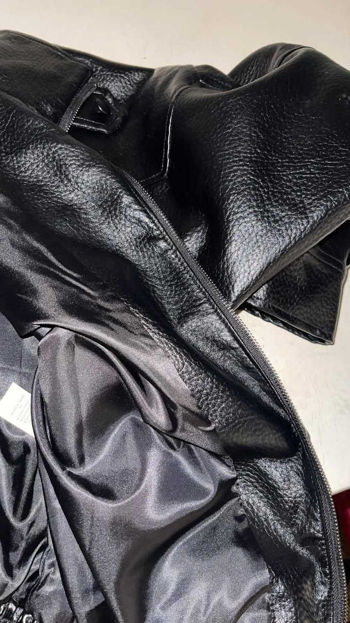 قمصله جلد رجالي قطعه راقيه جدا وجديده كمر قياس لارج تلبس لحد وزن ١٠٠ وشوي قطعه شبابه للكشاخه طولها وسط كمرها مو طويل سعرها مع التوصيل ٥٠ الف الشراي بي خير ويدلل


**إذا كنت صاحب هذا الإعلان وتريد حذفه لأي سبب، رجاءا أرسل رسالة إلى الدعم الفني**