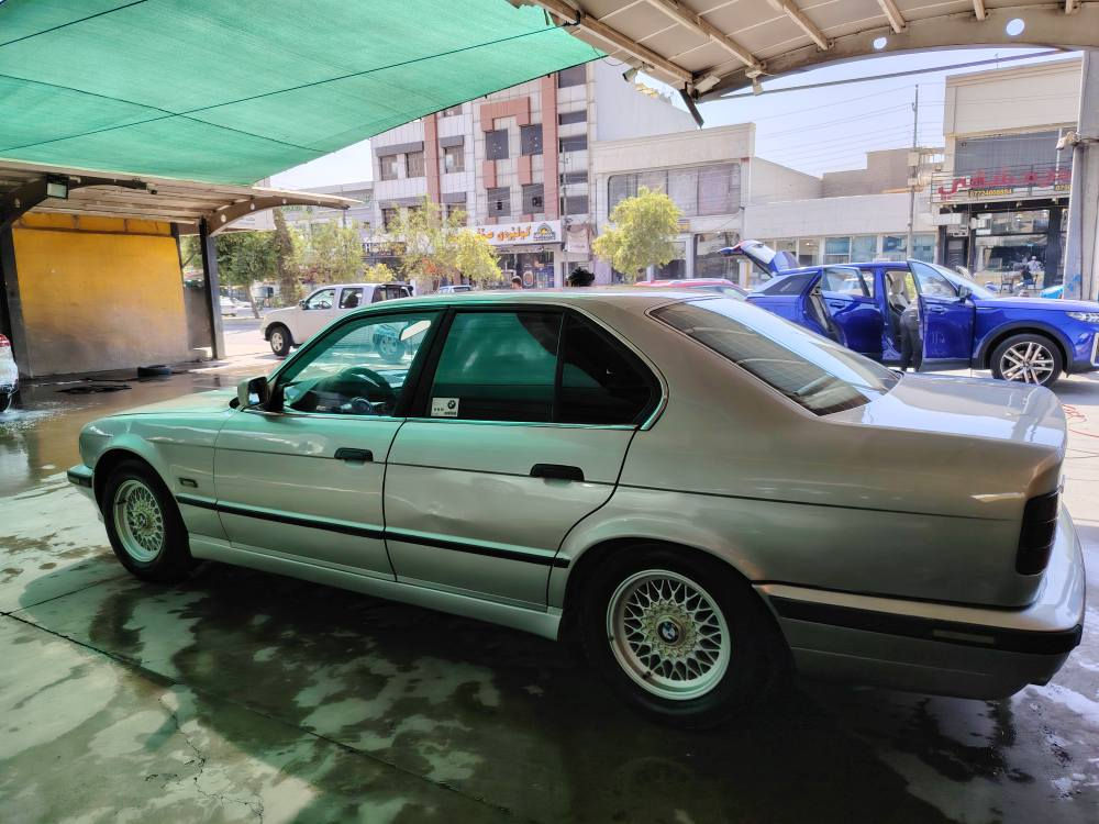 سڵاو چۆنن جەماعەت بیم مۆدیل 1991سەیایکی پاکو بی مەسروف کاڕەبای کامل ئیش دەکا بی جاملغی پیشەوەی لای سایق قنجیکی بجووکی هەیە بە تاحدیل ساڕد هاتۆتەوە بی ماعجوونە چواڕ ویلی بیلادی لەژیڕە چواڕ تەیای تازە رەقەم و سەنەوی نویە دەفتەڕ بەنزینیشی هەیە سەحڕی 68وەڕەقە مەجالیکی کەم برایانە گەڕ موشتەڕی نی تیل مەکە لەگەل ریزم ***********وەتساپی لەسەڕ كركوك, العراق
