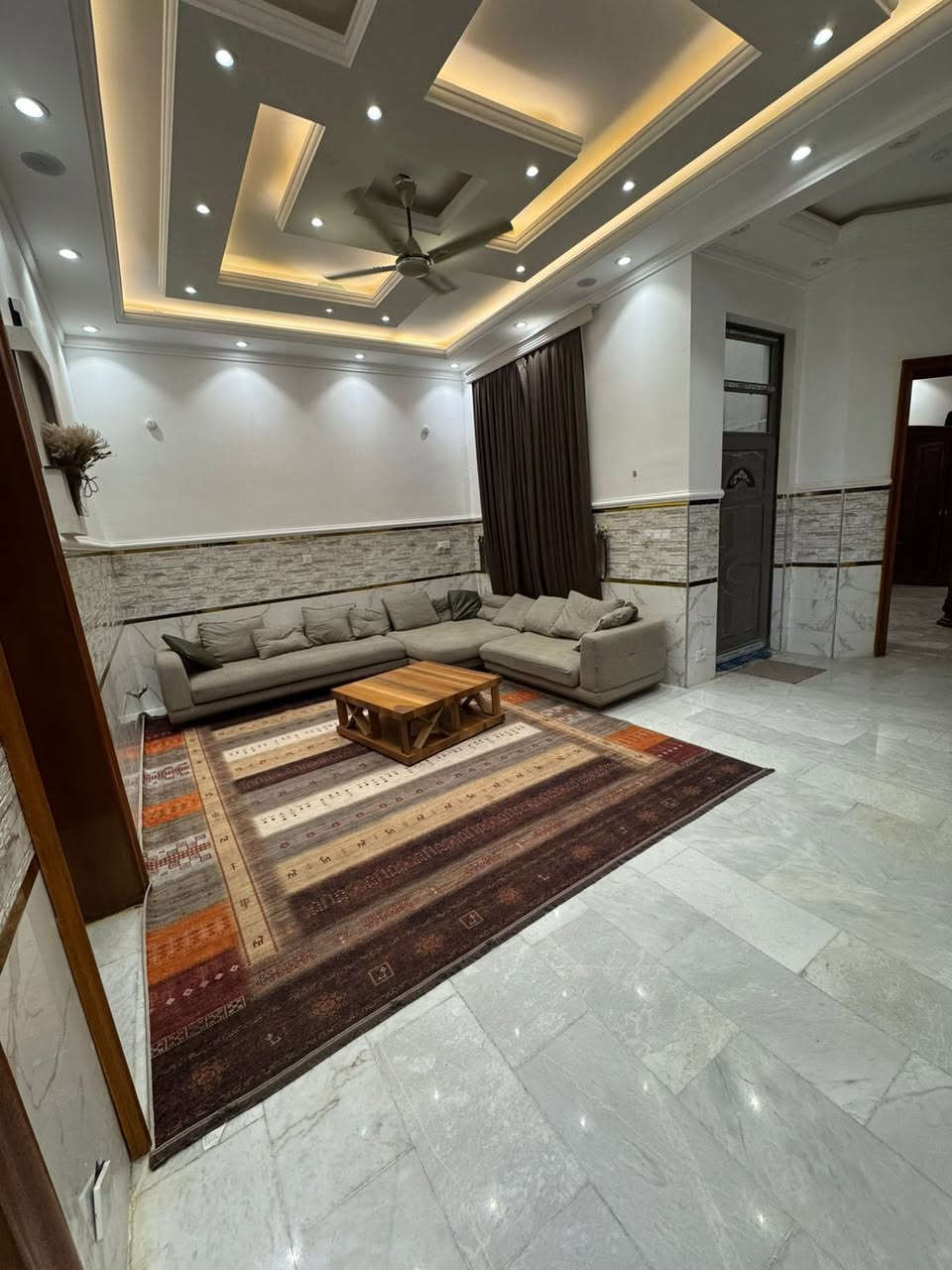 تسلسل : 149
🏡 للبيع بيت مميز في الجغيفي الثانية قرب القسم البلدي

🔹 المساحة: 257 متر
🔹 الموقع: الجغيفي الثانية – قرب القسم البلدي
🔹 يتكون من:
▪️ 6 غرف نوم
▪️ استقبال واسع
▪️ مطبخ
▪️ 3 مجاميع صحية

✨ بيت مرتب ومناسب للعوائل الكبيرة وفي موقع ممتاز 

السعر 300 مليون قابل للتفاوض

للأستفسار الاتصال َ؏ الارقــام التــاليه |📱☎️
او مــــراجعة مكــتب الطــيب للــعقار | 🏠
قــرب مجــمع الشفاء | 🏢 📍
و مقابل دائرة الكهرباء | 🏭📍

📱 |***********
📱 | ***********
📱 | ***********
