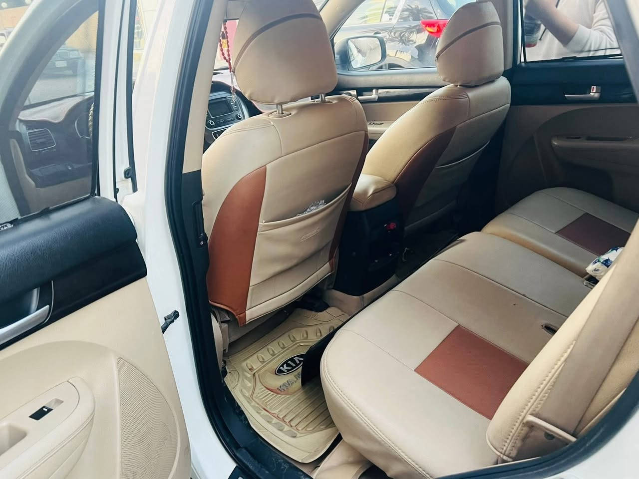 سورنتو ٢٠١٤ خليجي رقم بغداد  دولي الجديد 
مواصفات السياره 
٣ قطع تبريد 
كراسي كهرباء 
فول تحكم ستيرن 
أشاير بالمري 
مري شفط 
دوشمه جديده 
وباقي المواصفات المعروفه 
السياره جاهزه بدون اي نقص 
محرك بلادي ممفتوح 2400
السعر / ١٦٥ وبيه مجال 
مكاني (كربلاء)
***********
