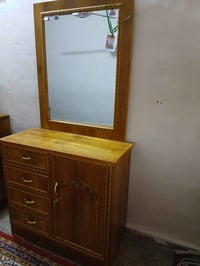 ميز تواليت • استعمال قليل • غزالية