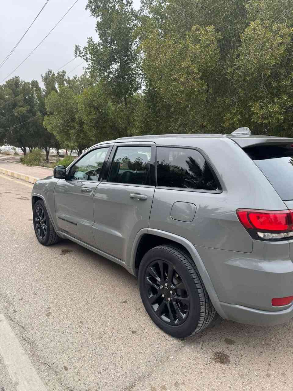 السلام عليكم.
-جيب كراند شيروكي (بلاك توب) 2021

-ماشية  79,000 ميل

-جنطة شفط

-بصمة تشغيل و بصمة ابواب

-دفع رباعي 4*4

-تشغيل عن بعد

-اوتو هولد 

-رادار امامي تحديد مسار

-فتحة سقف

-رادار خلفي 

-رادار جانبي 

-نقاط عمياء 

-لايت زينون بلادي 

- حساسات خلفي

-اوتو ستوب 

‏- ‎كشنات جلد وشامواه

-تدفئة كشنات 

- تدفئة ستيرن

‏-شاشة كبيرة و (Apple car play +Usp+Aux)

-نظام GPS (بوصله)

-كامرة خلفية

‏- ‎تبريد قطعتين + تبريد منفصل شاشة

- كشنات شامواه

- وبيها بعد مواصفات  

الضرر :-
جاملغ وبنيد بدون تبديل على وضع الشركة وشخط بالجاملغ الايسر قدر اربع معدل ع البارد ومكحل جداً بسيط فقط والباقي مكفول كفالة عامة

السعر: 28000 USD يعني ٢٨٠ ورقة وبي مجال 

مكان السيارة : بغداد زيونة

رقم الهاتف :  ***********
