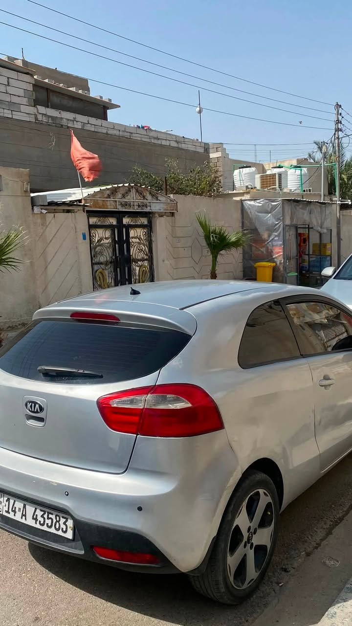 سيارة كيا ريو مديل ٢٠١٣نضيفه جدا وبيها   شاشه اندرويد ومضلله وبيها فتحه بنوراما  والسياره ستيشن عاليه رياضيه تك باب  محركها ١٤٠٠ ماشيه قليل السياره بيها ضربه وره ومصلحه ما مبينه الصبغ بيها مكانات صبغ ما مكفوله البدي  والمحرك والكير والحداديه مكفولات على الفحص   رقمها انكليزي بصره تحويل ثاني يوم راعيها جوارينه مالت معلمه ما متعوبه تفيد للبنات سعرها ٦٧ وبيها مجال قليل ومكاني البصره حي المهندسين شارع المقيمين الشراي يتصل على الرقم هذا ***********
