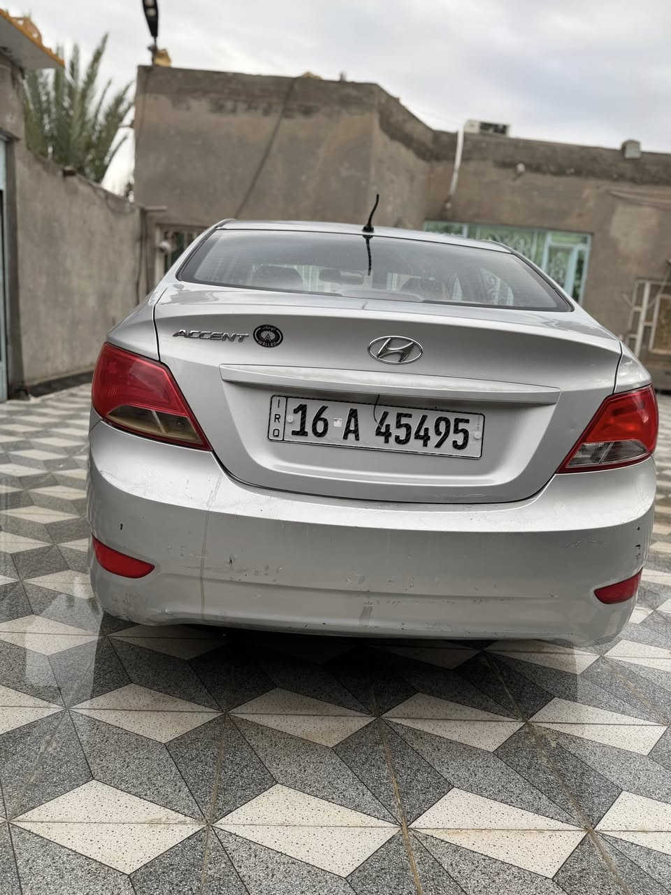 السلام عليكم للبيع اكسنت 2015 خليجي رقم قادسيه نكليزي تحويل مباشر. السياره مكفوله من الضربه والتبديل
محرك 1400 . 
بيها رشات صبغ  اثر جراد. بدون. معجون السياره جاهزه تخم تاير جديد. كير ومحرك شرط. 
السعر 75 او بيها مجال. مكاني الرميثه 
***********
