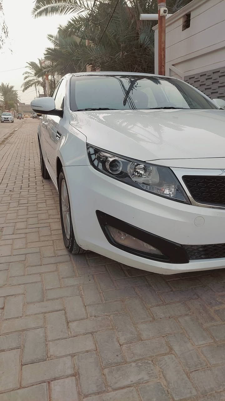 السلام عليكم ورحمة الله وبركاته 
كيا اوبتيما خليجي 2013 
سياره جديده كلش 
محرك 2000 
كفاله عااامه من كلشي بدي ومحرك وكير 
حداديه جديده تخم تاير جديد 
تدفئة تبريد 
رقم قادسية مكانها ديوانية 
***********
