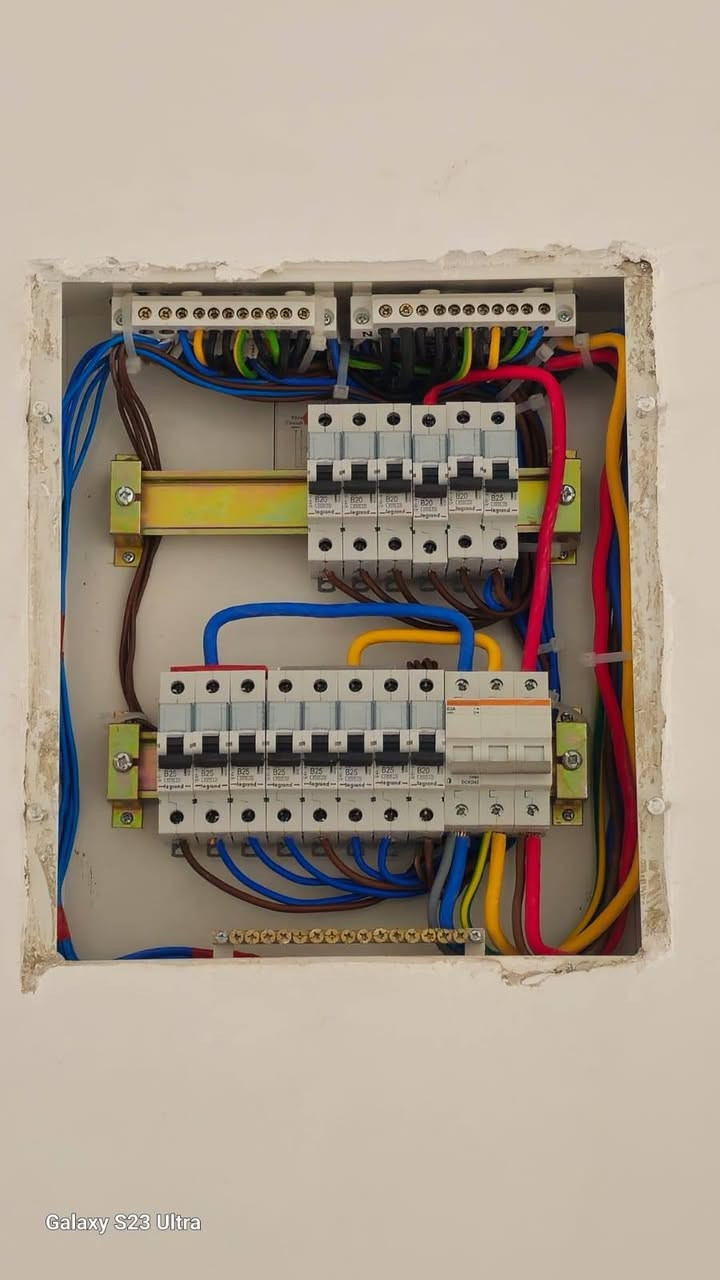 ​تأسيس كهرباء بيتك يبدأ من هنا!
كادر كهربائي محترف وموثوق لتأسيسات المنازل الجديدة.

​نقدم خدمات تأسيس الكهرباء الشاملة (بوري دفن، سحب أسلاك، تركيب صناديق التوزيع ،نصب كاميرات، تاسيسات انترنيت ) بأسلوب هندسي متقن وأسعار مناسبة ​عمل متقن وتسليم على المفتاح. ​نستخدم أفضل الخامات المعتمدة.​التزام تام بالمواصفات الفنية.

الاتصال على الرقم او الصفحة 

***********
