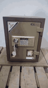 السلام عليكم قاصة وزن 65 كيلو مصفحة بالكامل ضد الغرق والحريق نضام الرمز ومفتاح الطوارئ وبيهة انذار في محاوله السرقة للاستفسار الاتصال على الرقم ***********
