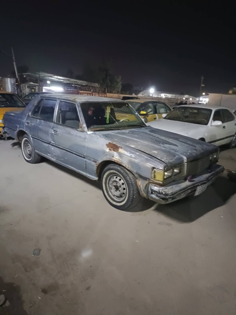 سوبر موديل 81 لبيع فقط 
رقم كركوك نكليزي مشروع وطني سنويه 2028
دفتر بانزين السياره كير عادي محرك بلاد السياره كير محرك صدر تخم تاير كهربائيات كله شرط لبيع فقط السعر 17 وبي مجال لشراي لستفسار ***********...مكاني كركوك .....
