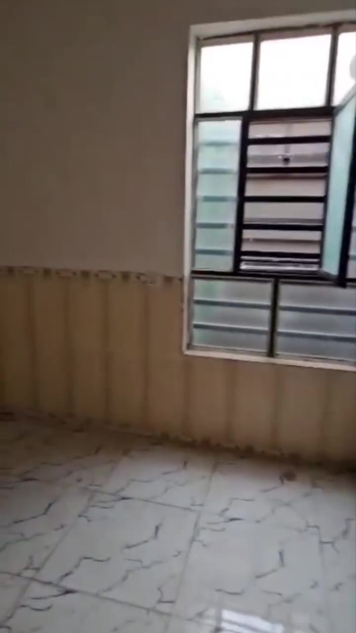 السلام عليكم شقق جديدة للأيجار شارع الكهرباء طابق ارضي وطابق ثاني وطابق ثالث للاستفسار ***********

