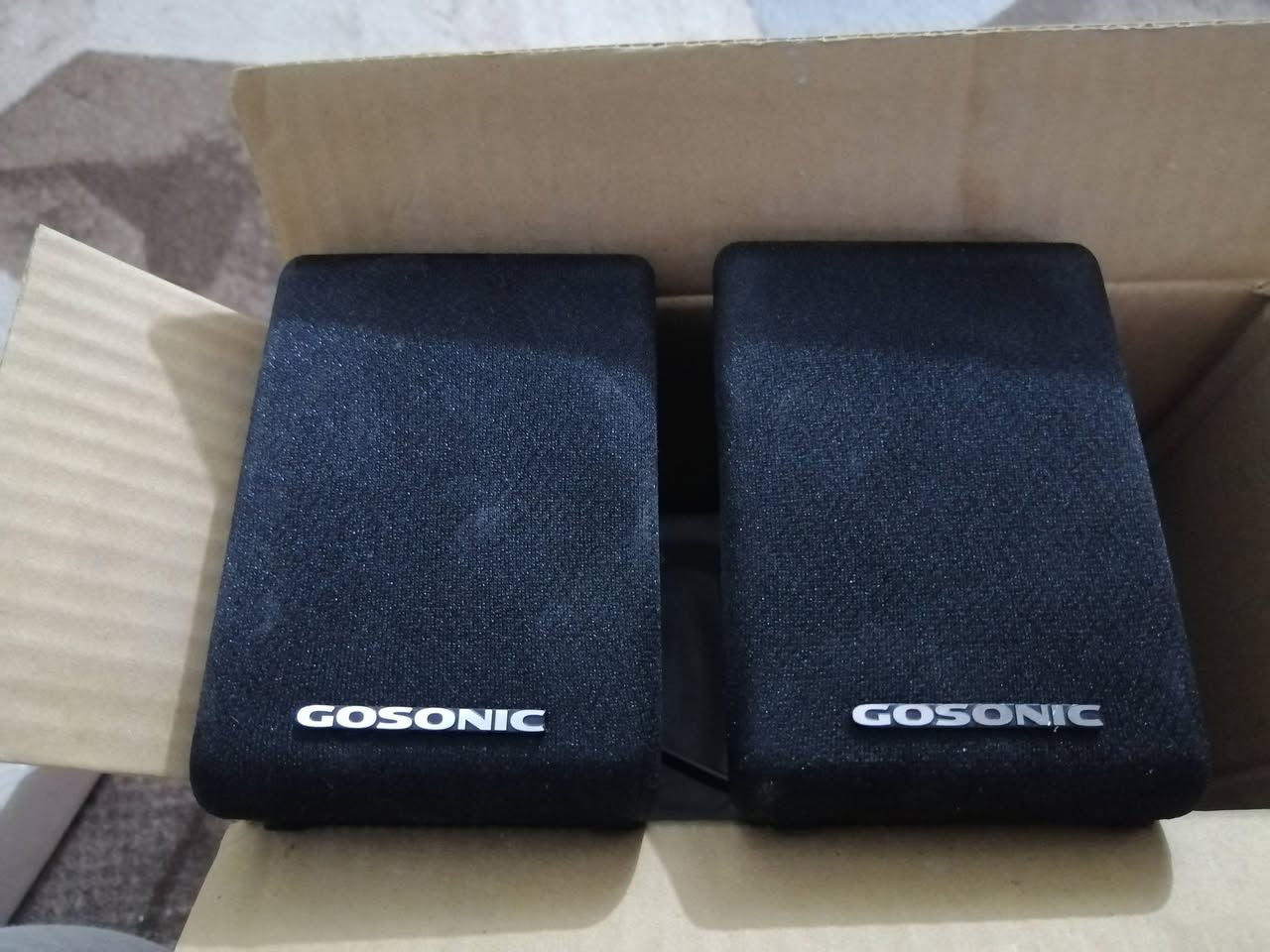 السلام عليكم سماعات للبيع مامستخدمات ***********
