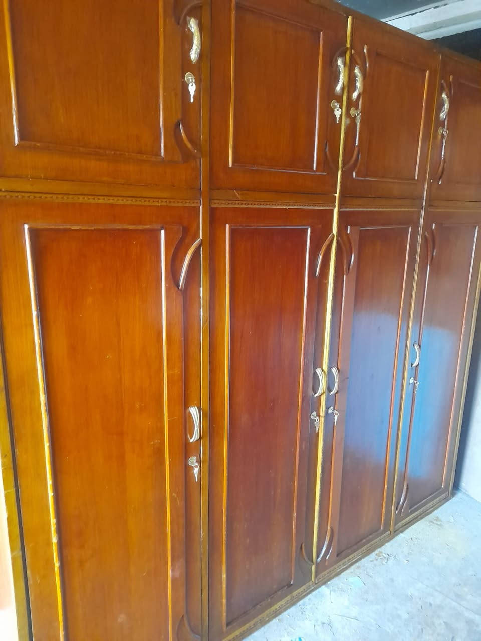 ابو ٣ب ١٣٠
ابو بابين ب ٨٠بعد يكمل يدات والرجل. اتصلو ع هذا الرقم ولفهمو اكثر

0773 114 7106
