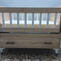 سرير نضيف جداً بحاله جديده غير مستخدم ✅ من عمر ولاده الى ٣ سنوات يحتوى...