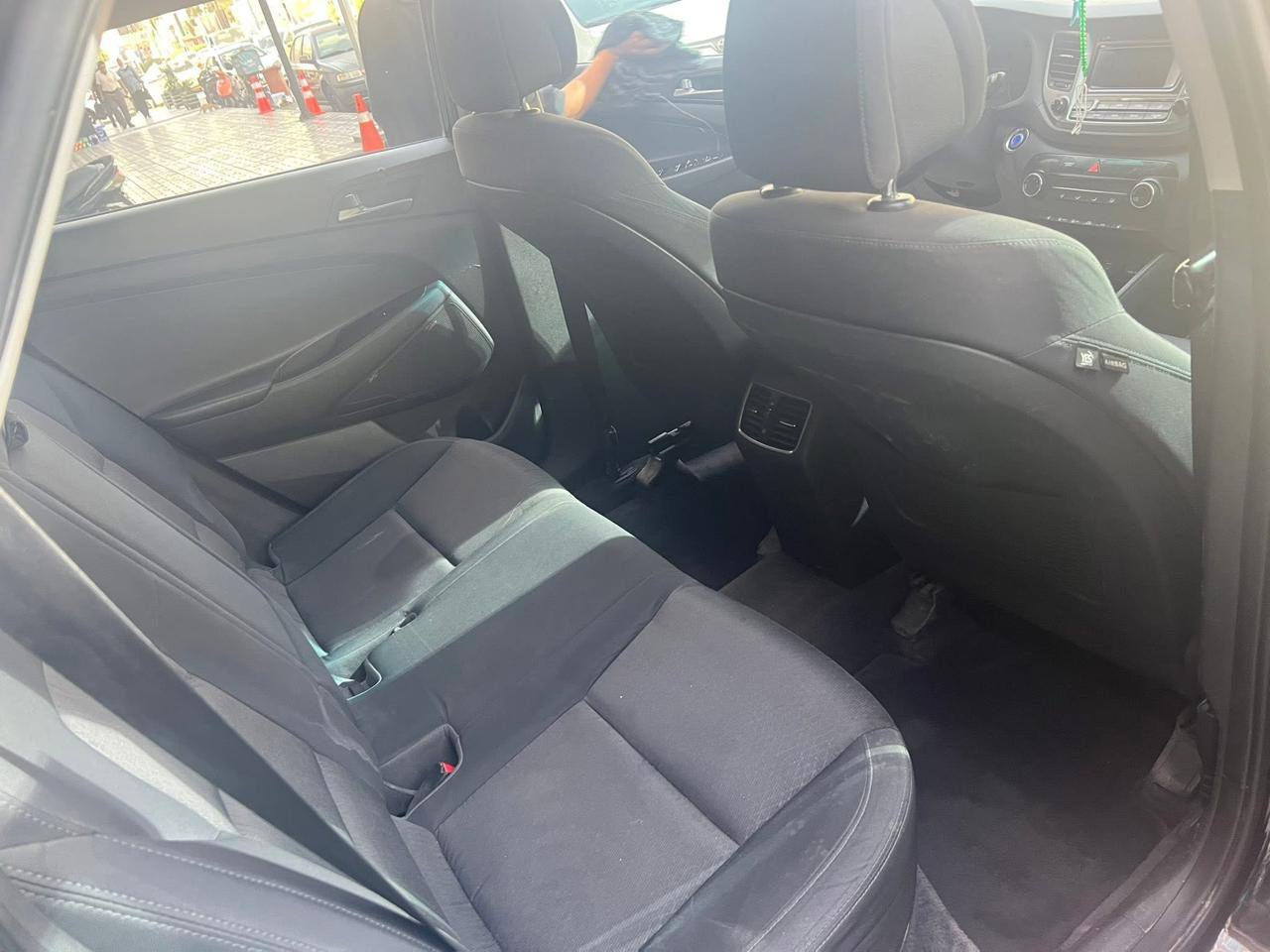 سلام عليكم للبيع توسان 2017 وارد أمريكي حادث كما  موضح في الصور
فول مواصفات عداء الفتحه
غير متواجد في الفيس
الرقم ***********
السعر 150
يرهم مراوس حسب القناعة
