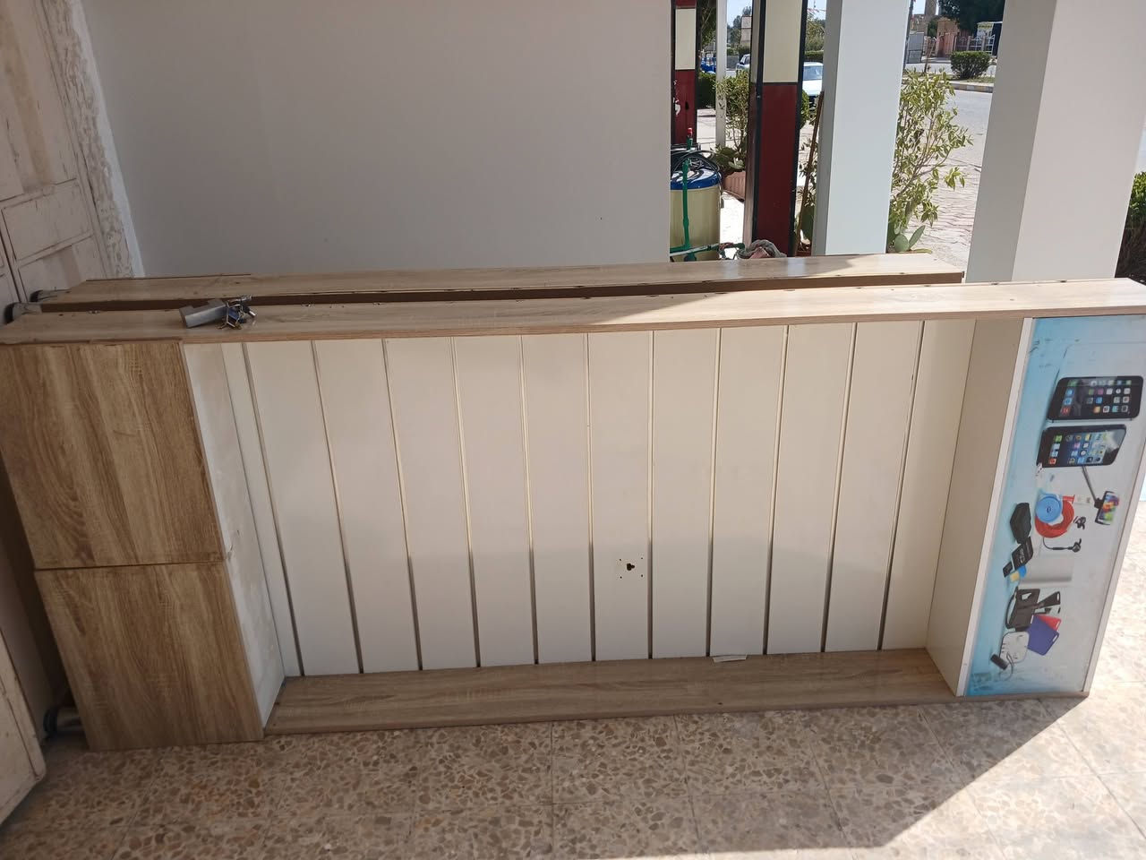 فاترينات عدد ٢ طول مترين ونص
حامله هوكات عدد ٢ طول مترين ونص
هوكات تقريبا 150 قطعه 
السعر الكلي ٢٢٥ 
***********
