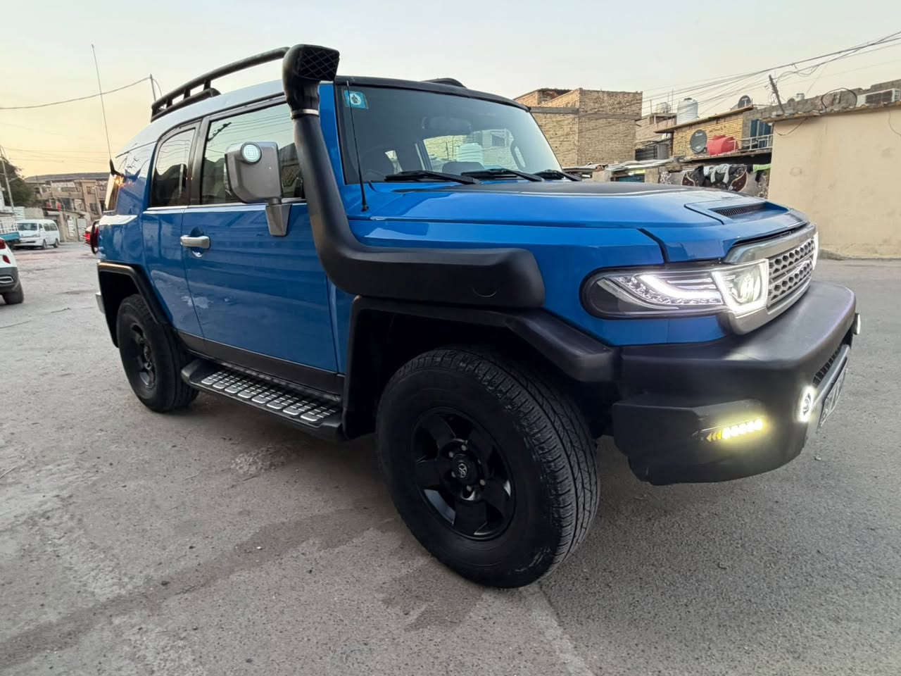 أف جي كروزر للبيع موديل ٢٠٠٧  وارد أمريكي محرك ٤٠٠٠ آلاف سيارة نظيفه وجاهزه محرك كير تبريد ثلج تخم تاير جديد صدر جديد كل نقص مابيها وين مايعجبك اطلع بيها سيارة بيها أربع قطع صبغ حادثها مال امريكا بنيد فقط بدون دواخل وهنا صار بيها صبغ بدون دواخل رقم بغداد مشروع وطني سعرها ١٢٠ ورقه و مكان السيارة بغداد البلديات ***********
