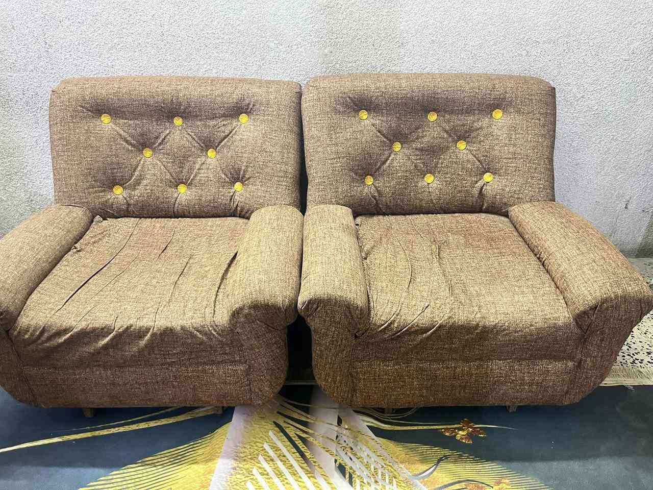 تخم للبيع ديوان 10 مقاعد السعر 300 الف وبي مجال
***********
