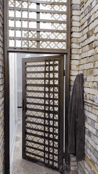 السلام عليكم بيت للبيع الجمعيات منطقه حجه حسن الاربع سايدات 100 متر بناء درجه اول منطقه الخدمات ماء مجاري تبليط غرفه واستقبال وصاله ومطبخ السعر 70، وبي مجال ***********
