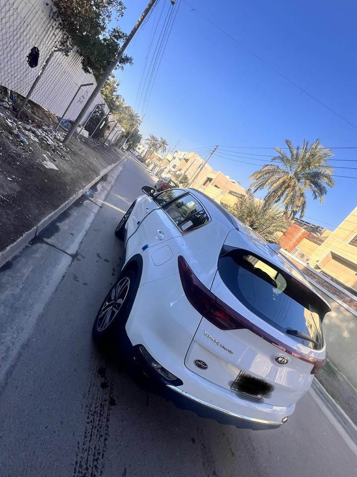 السلام عليكم كيا سبورتج 2021 خليجي الشركه الدوليه
سياره رقم بغداد باسمي مكفوله من الصبغ والتبديل ماشيه 63الف اللون ابيض داخل جلد حمصي وشاشه اصليه اريل نفكيشن حساسات وكامره تحكم استيرن السعر 210 $مكاني السيديه اليحب يتصل ***********
