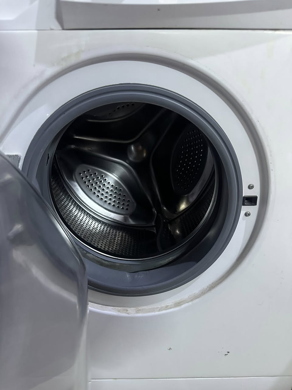 للبيع غساله اوتماتك وضعها كلش زين الموقع الزبير السعر 125 الف وقابل للتفاوض للتواصل وتساب ‭+964 776 259 4581
