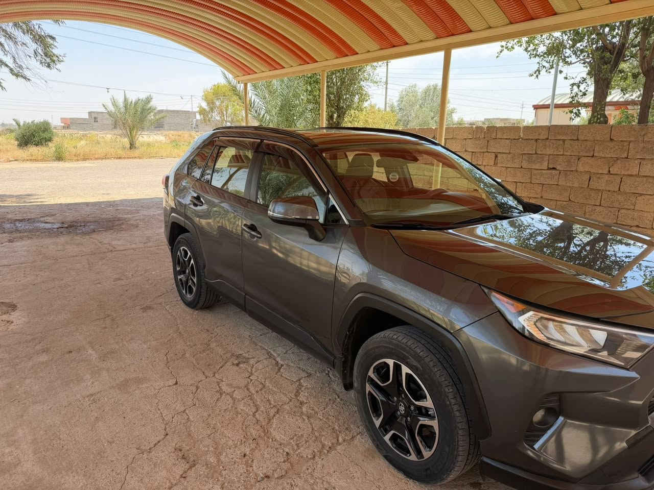 السلام عليكم للبيع راف فور 
موديل21
فول الفول  1/1
السعر 185وبيها مجال حك جيتك 

‭0770 204 0437‬
