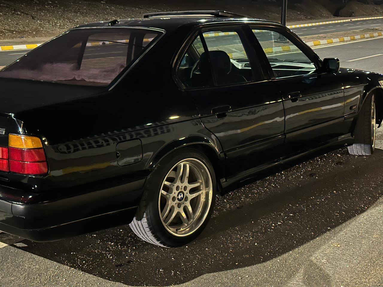 ***********یان ￵*********** 
٤٩ کەمێک مەعاملە 
bmw 1993    525 گێڕ تۆماتیک 
چوار جام کارەبا  
 سلاید
 تەبرید ساردو گەرم بە شەرت 
ناو  فپرمیگا ناو ڕەساسی لۆک داشبڵ بێ تەقیوی بەردرگا لۆک 
 چوار تایەو باتری لۆک 
 لە ڕوو  زۆۆر جوانترە گێرو مەکینەو تەقەو ڕەقە بە شەرت کارەبای گێرو مکەینە بە شەرتی تەرایو فەهسو فیتەر  مەسبوت 
بێ دەعمو لێ دراوی بێ چالو کاڵ بونەوە موسو براوە بە شەرت  ئارمی بلاستیک هەولێرە بە شەرتی ئەوەلیات
شوێن سلێمانی السليمانية, العراق
