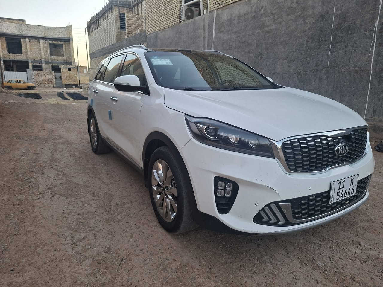 سورنتو ٢٠٢٠ فول مواصفات 
الضرر بارد بابين الجهة اليمنة 
عداد المسافة ١١٨ كم 
السعر ٢٥٠ وبيها مجال
الاتصال ***********
