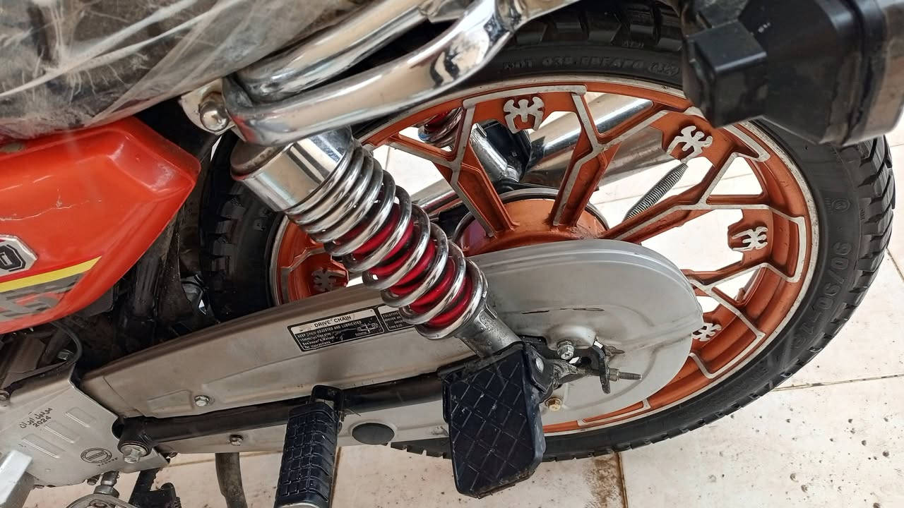 سلام عليكم
دراجه للبيع  

دراجه  سونليك  

موديل 2024 

مكينه كبس مامفتوحه 

دراجه مابيها اي عيب 

نفس ما موضح كدامكم بل صور 

مكينه صفر افحص قبل لا تاخذ  سلف  اشاير  سماعه بلوتوث شكل جمجمه كهربائيات كلها شغاله دراجه تاخذه شلعه مكينه نشطه 
 حجم مكينه  200 cc 
ا
وراق موجوده دراجه ماناقصه اي شي 

للتوضيح السماعه شكل جمجمه بيها لايت اصفر ابيض رماش 
اي استفسار ع رقم واتس *********** 

سعر 700 بيها مجال 

مكان سليمانيه مجمع روژ ستي قرب جسر كوباني
