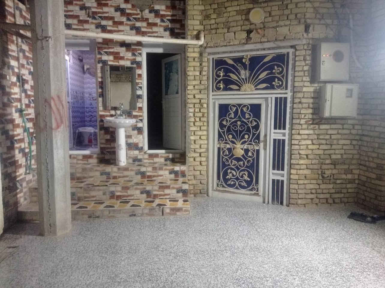 🌐🏦دار طابو صرف للبيع أو المراوس ويباع أيضاً مبادره صوب الجزيره طابقين 🏦🌐
  
🩵(بيع أو مراوس بقطعه ويباع أيضاً على المبادرة) .🩵
----------------------------------------
الطابق الاول عگاعده كونكريت⚜️ ⚜️مسلح ⚜️ عرض الشارع 10متر ⚜️ ديكورات كافه الخدمات ⚜️ بناء نضيف طابقين ♑

🏩يحتوي البيت على الطابق الاول🏩

💥 غرف نوم عدد 2 💥 آستقبال 💥 صاله 💥 صحيات داخليه وخارجيه 💥 مطبخ كبير 💥  💥 مناور❇️ طارمه  💥گراج سياره 💥
-----------------------------------------
 الطابق الثاني 👇 
غرف نوم عدد(3) 💥صاله كبيره 💥 صحيات 💥👇مخزن 
--------_-------------ـ-----------------
المكان💥⚜️💥 (شارع 30)

(خلف فرن الصمون الركن)

المساحه 💥⚜️💥(220) متر  

السعر 💥⚜️💥 225قابل للتفاوض 

_______________________

  💥تريد عقارك ينباع ماعليك سوئ المراسله والباقي
 علينه ⚜️ ___________________________

💙️ #للاعلان عن العقار الخاص بك او للمزيد من الاستفسارات إتصل على الارقام التاليه أو زيارة مكتبنا الكائن في آلشموخ 

________________________&&
*********** 
(متوفر واتساب) 

او مراسلة الصفحة على الخاص 💙
