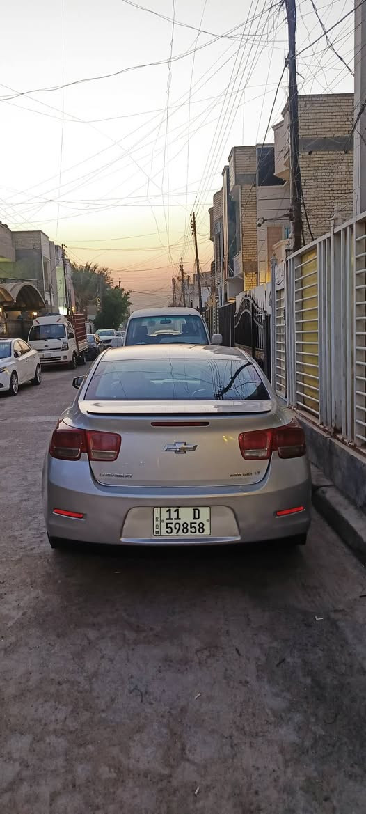 للبيع ماليبو 13 خليجي محرك 2400 (المرغوب) . سياره مكفوله كفاله عامه من الضربه والصبغ . كلشي بيه جديد دينار متصرف عليه غير كمبريسر تبريد نقص هو الكلج مالته بس عطلان بس اني اكلك كمبريسر كامل غاز بيه وراديتر تبريد جديد بالكارتون . باقي كله جديد صدره طكه متسمع بي كهربائياته خير من الله كلشي بيه يشتغل . شاشه وكامره  خلفيه وجام اوتو ومري كهرباء ومثبت سرعه وتحكم ستيرن وكشن سائق ينزل ويصعد كهرباء . رقم بغداد (سنويه باسمي )  سنويه جديده وهزه جديده . مكاني بغداد حي الجهاد . سعر 89 ورقه وبيه مجال بسيط . بسيطط . *********** . واسف عل اطاله بغداد, العراق
