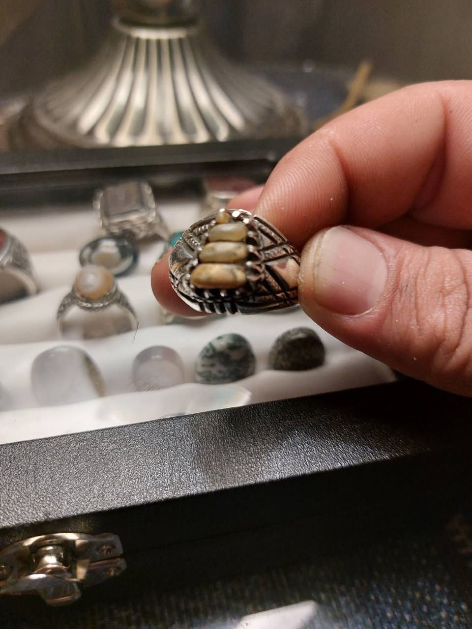 لوي نباعي ٣ لويات  صياغه بنبع سعره ٦٠٠ الف 

***********
