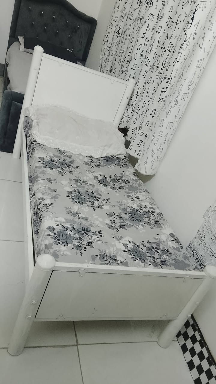 السلام عليكم
عندي سرير خشب فصلتة ب ١٥٠ويا دوشك صار تكلفة ١٧٥
تكمة ثقيل بشكل يكفي سبع سنوات اريدها ب ٧٥
وثاني حديد وخشب اريتها مع دوشك تفصال ثنينهم من معمل دواشك سرير ودوشك ب ٤٠


**إذا كنت صاحب هذا الإعلان وتريد حذفه لأي سبب، رجاءا أرسل رسالة إلى الدعم الفني**