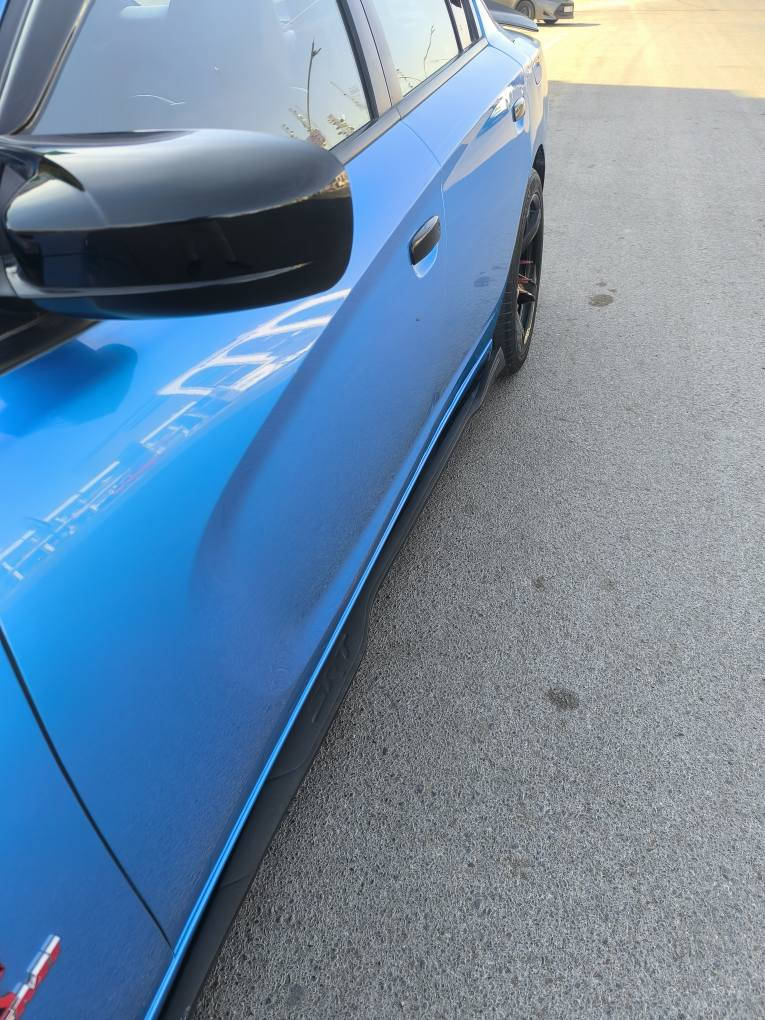 جارجر 19بلاص فول
ظرر جاملغ خلفي وقبق صندوق مبدل بلادي 

بدون بارد بدون شخوط لوك سياره 

محرك كير كفاله ماشيه 42ميل 
محرك 3600

*********** كركوك, العراق
