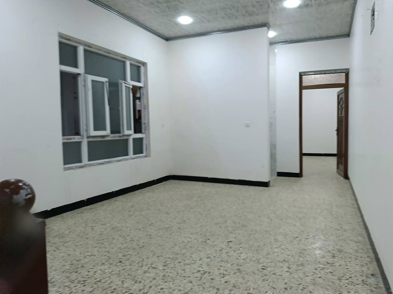 بيت ١٠٠متر الايجار حي البتول مقابل حي الوحده قريب جدا من حمعيه حمو رابي  ٣غرف نوم استقبال ومطبخ  ومشتملات٢  وهول السعر ٣٥٠ الف الاتصاى على ***********
