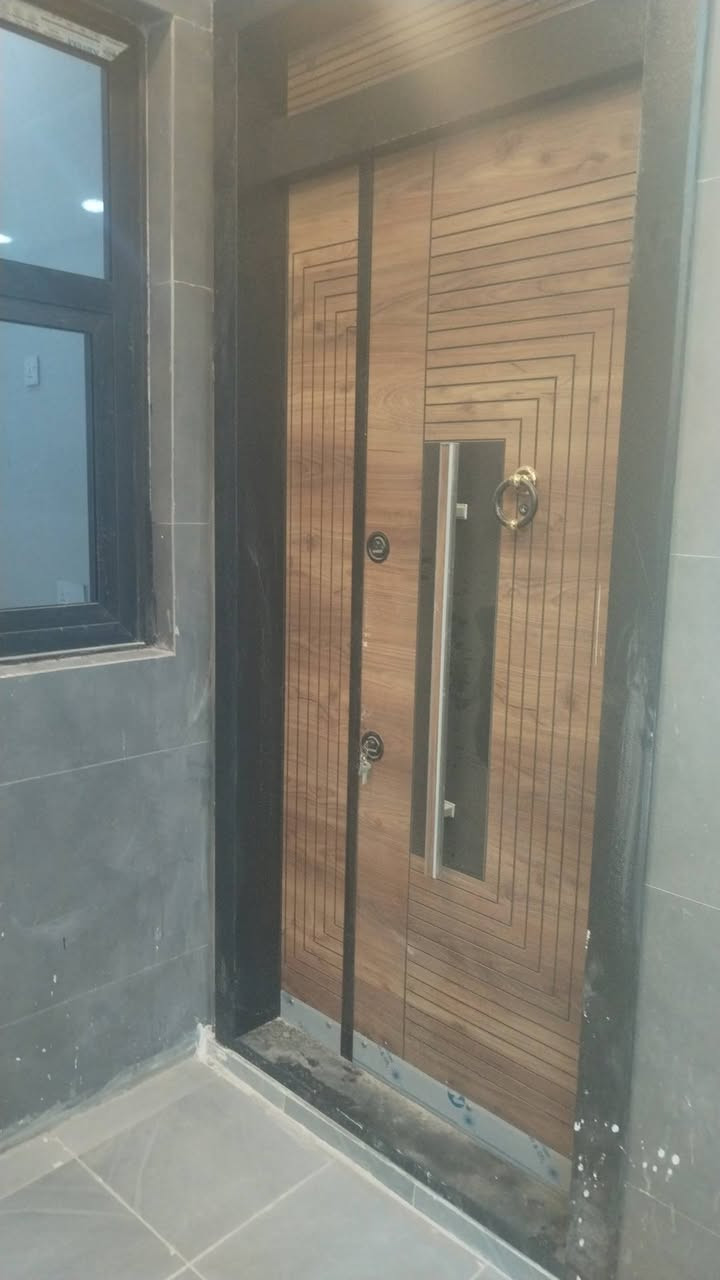 #لدينا_دار_للبيع مساحه 100 متر واجهه 6 وربع ونزال 16 طابو زراعي سند 25 قرار محكمه البيت يحتوي على3 غرف نوم وصاله وستقبال ومطبخ  العنوان بغداد الدورة مدخل البوعيثه مجمع شواطي دجله 
هاتف ***********
***********
