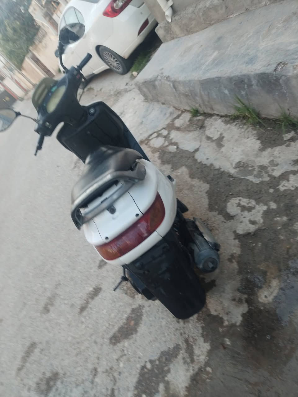 سلام عليكم دراجه البيع فورتي نضيفه كلش محرك مامفتوح تايرات جداد السعر 500الف بيه مجال تصال على رقم *********** مكاني ديالى بعقوبه
