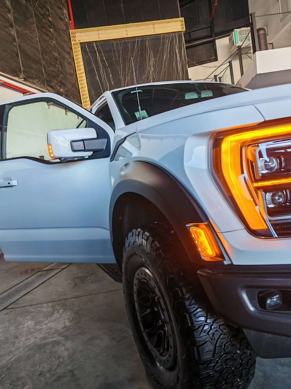 🚘 للبيع | Ford Raptor – قطعة نادرة
إذا تعرف شنو يعني Raptor…
فإنت تعرف إن هالسيارة مو للجميع.
📌 الموديل: 2022
📌 المنشأ: خليجي
📌 المحرك: 3500 Twin Turbo
📌 الممشى: 36,000 كم
📌 الحالة: فوق الممتاز – استخدام شخصي
🧾 الفحص:
✔️ مفحوصة
✔️ مكفولة وكالة القاصد
✔️رقمها اربيل
✨ المواصفات :
▪️ Raptor Package كامل
▪️ إطارات أوف رود
▪️ إضاءة أمامية مميزة
▪️ ثبات عالي + أداء رياضي
▪️ هيبة طريق واضحة من أول نظرة
وبعد بيها مواصفات ما يسعها منشور
💬 السيارة ما تنوصف… تنساق.
💰 السعر: 70,000 دولار
(قابل للتفاوض للجاد فقط)
📍 الموقع: السليمانية 
📞 التواصل: ***********
