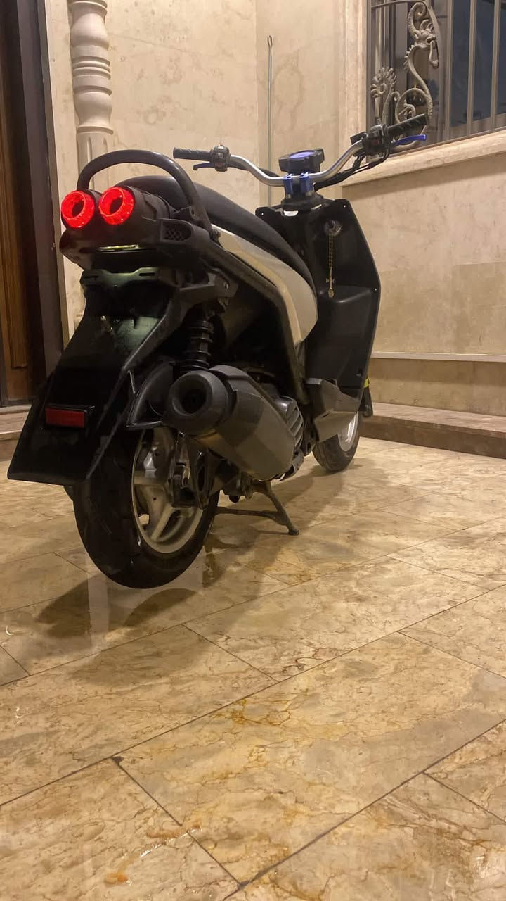 سلام عليكم دراجه سكنز جبلي مكينه ابلاديه برغير ما مفتوح دراجه ختم واحد نظيفه دراجه كلها شغاله عنوان بغداد محموديه تواصل عله هاذ رقم ***********
