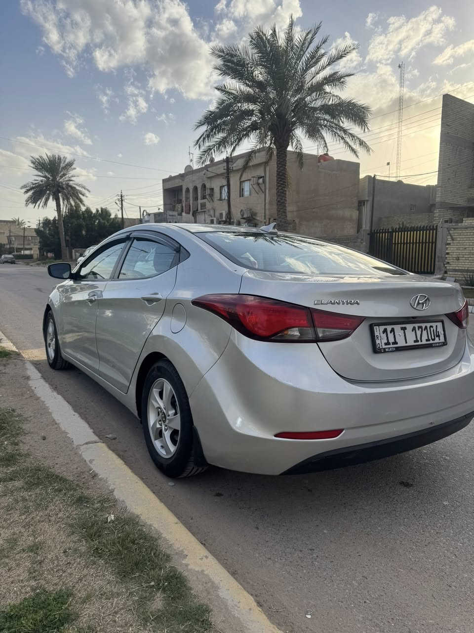 إلنترا 2016 - للبيع
وارد أمريكي مكفولة من الصبغ  
( حادث حالوب فقط )
الملاحظات : فقط كلير يم قبغ البنزين ، كلها جاهزة
المسافة المقطوعة: 109 ألف ميل.
المكان : بغداد الغزالية / علي الصالح 
السعر : 115 وبيها مجال
للتواصل: ***********
