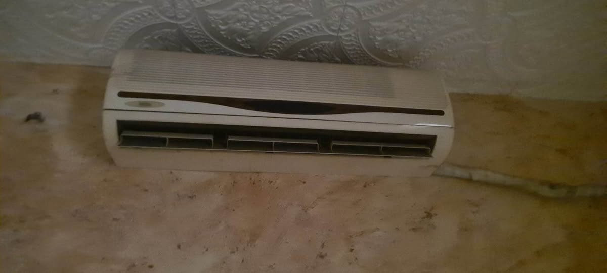 3مترات مع سنك ب350الف
سبالت عدد 3 الواحد ب250
*********** كركوك, العراق
