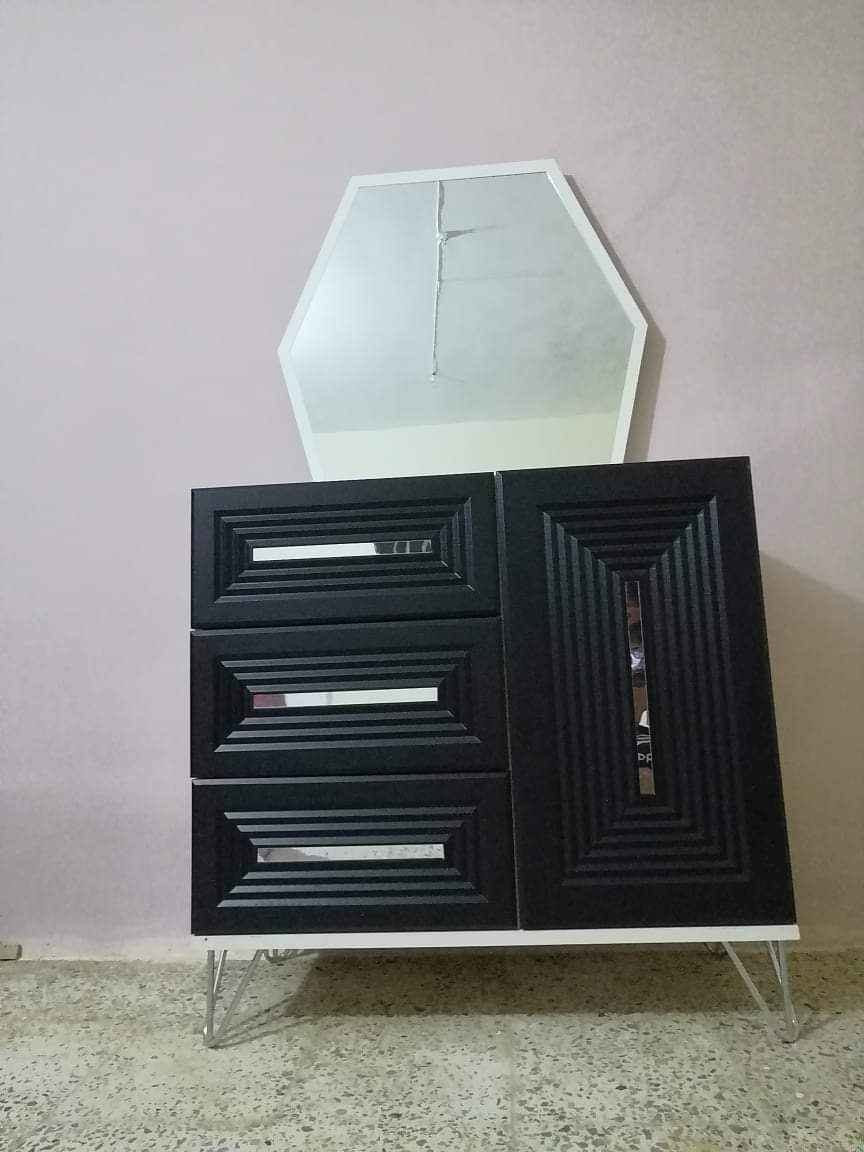 سلام عليكم 
تنصيب وتصليح الغرف بجميع انواع وكاونترات
صبغ اتصليح نجاره ابواب تغير صبغ الاخشاب بجميع انواعه 
نقل غرف نوم تركيه والعراقيه وتصليح التخومه وتغير الدوشمه الاستفسار خاص او وتساب *********** بغداد, العراق
