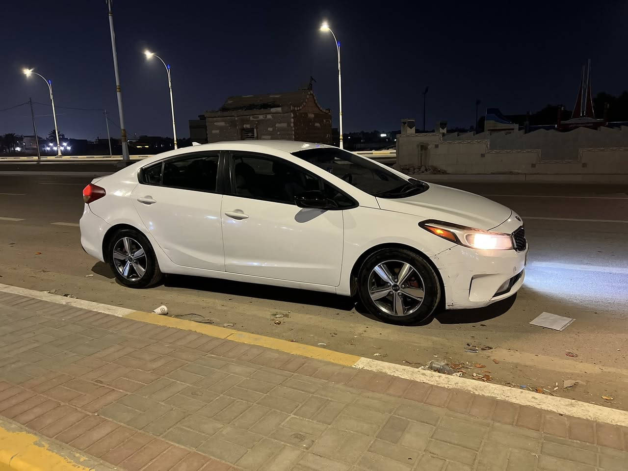 السلام عليكم
 فورتي 2017  مواصفات نص فول تحكم شاشه ويل كب تخم تاير حداديه تبريد كلشي جديد كير محرك شرط سياره نظيفه لوك بجم كبس 
ضربه قبق جنطه معابر  السعر 120 وبي مجال شراي 
مكان السماوه المركز اي استفسار اتصل على رقم ***********
