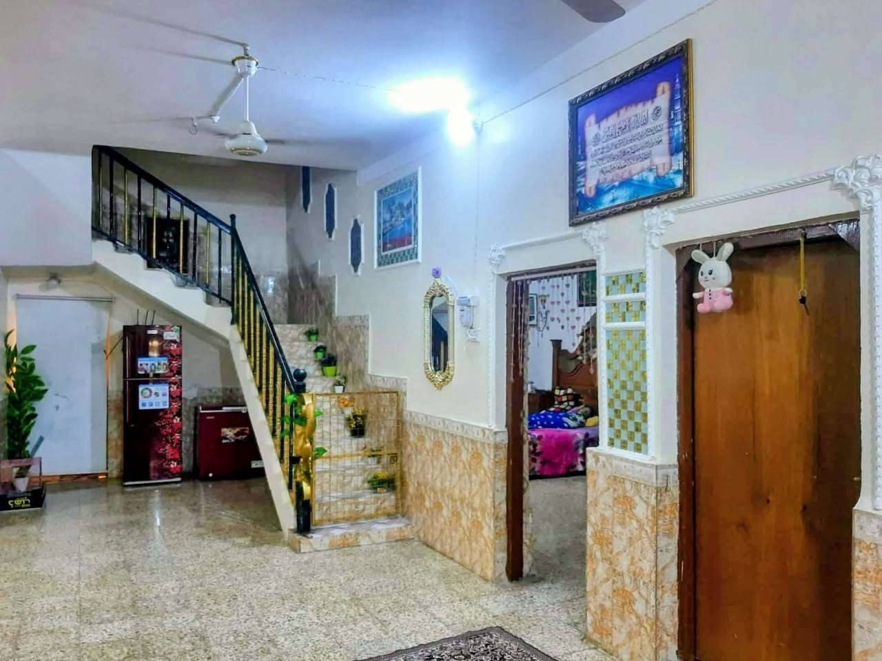 بيت للبيع مساحته١٧٥ ركن بحي الصدرين الثاني  قرب اسواق سيد نهار رقم الهاتف  ***********
