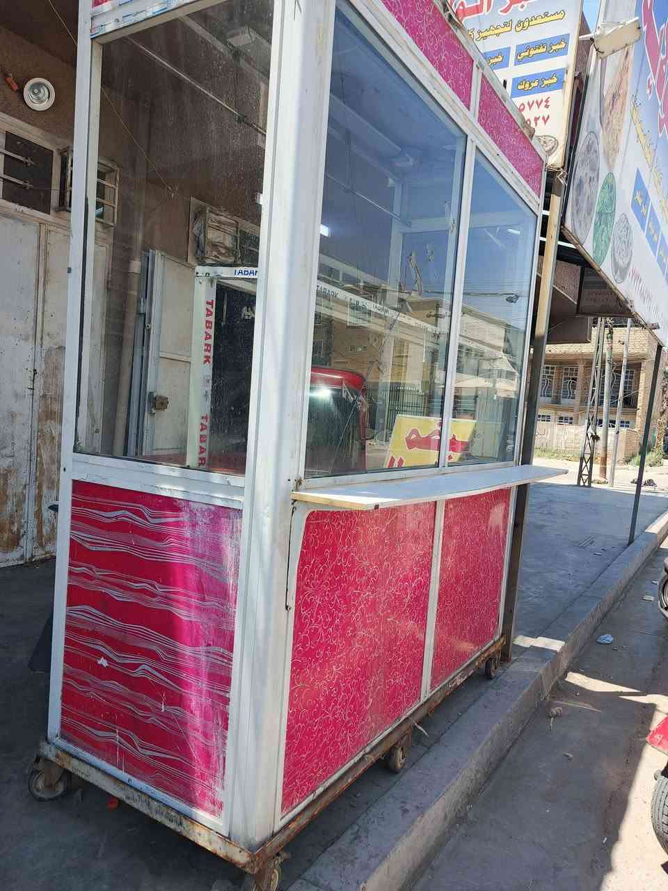 السلام عليكم مطعم جاهز كامل للبيع عارضه جديده ميوزه مال طعام عدد 2 كراسي 6 طباخ مال فنكر وطباج فلافل مبركر جمخانه قناني مال غاز عدد 2 مكاني بغداد منطقه الشعب رقم ***********
