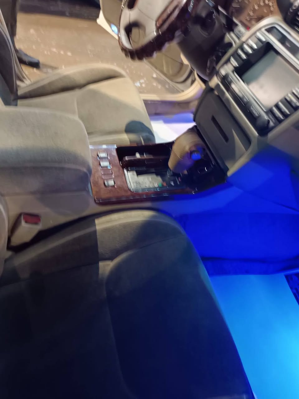 سلام عليكم سياره تويوتا كراون 2002دي فور كبير شاصي 75 تلاث دكم كرستال اصل برده خلفيه بيها قصه قماره رقم بصره قرار 48 رقم واتساب ***********
